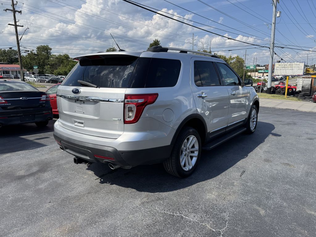 Photo 4 of this FORD EXPLORER