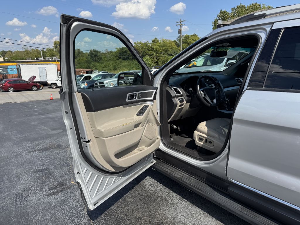 Photo 9 of this FORD EXPLORER