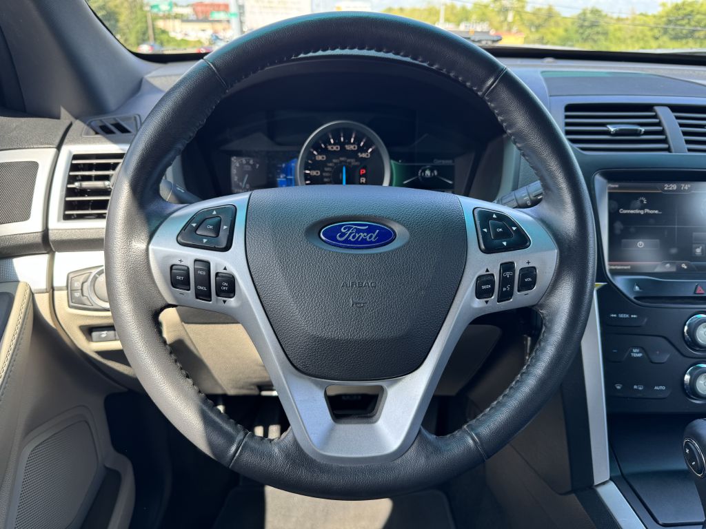 Photo 13 of this FORD EXPLORER