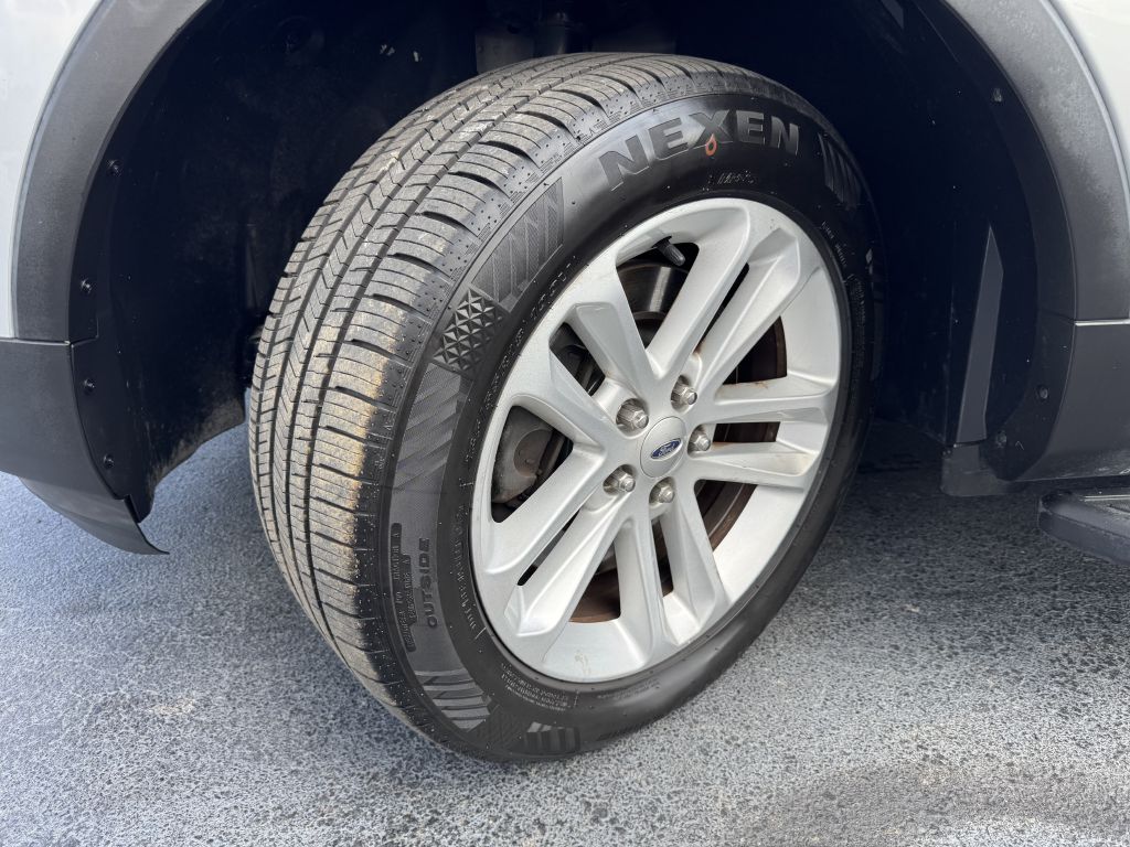 Photo 21 of this FORD EXPLORER