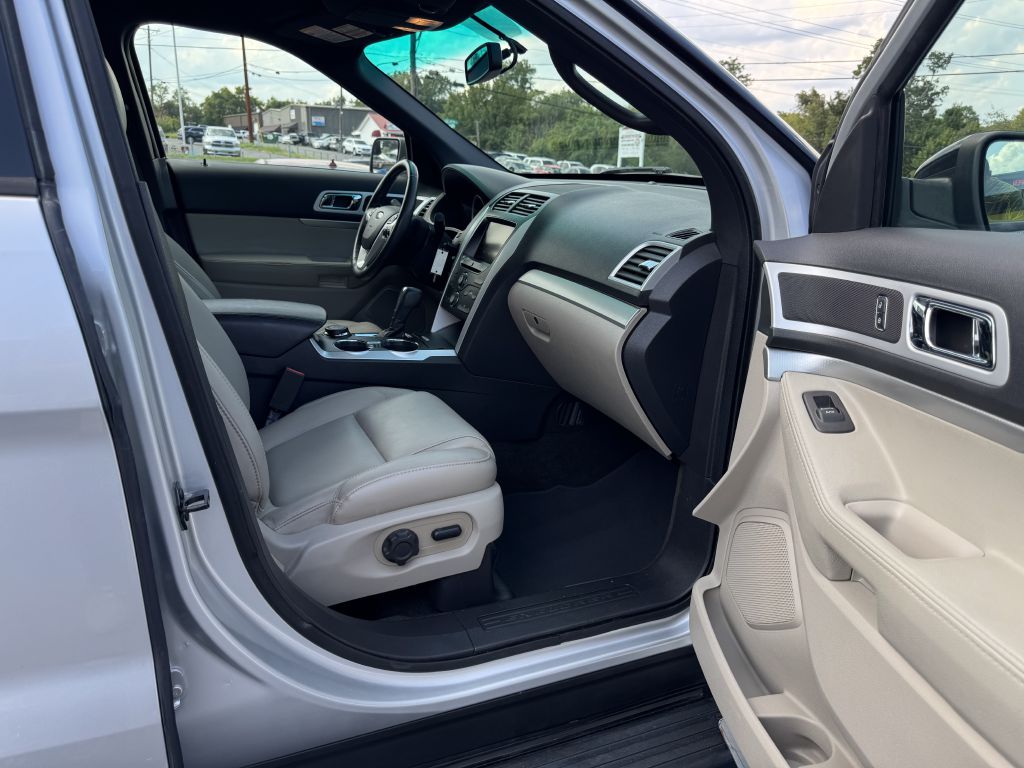 Photo 23 of this FORD EXPLORER