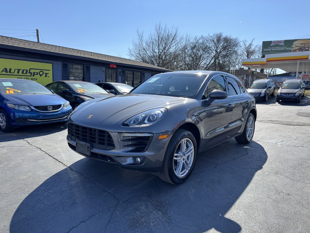 Photo 3 of this PORSCHE MACAN