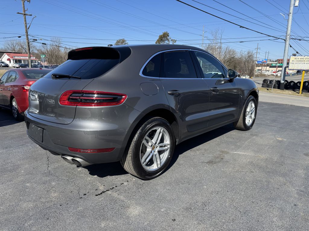 Photo 4 of this PORSCHE MACAN