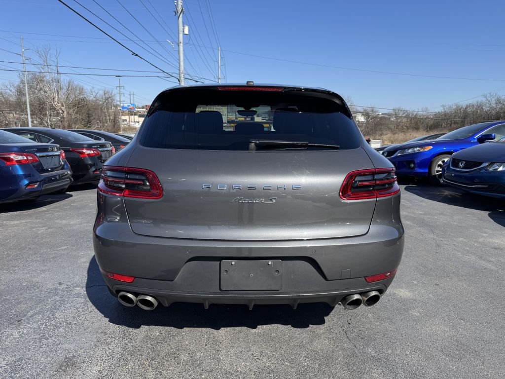 Photo 5 of this PORSCHE MACAN