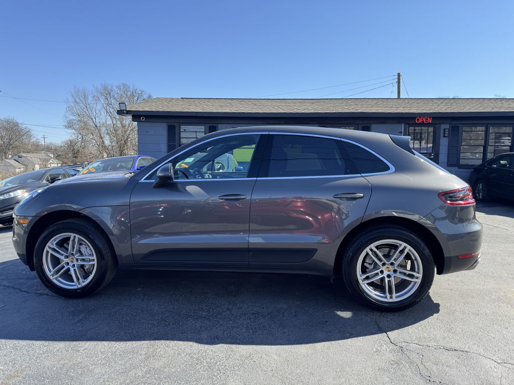 Photo 7 of this PORSCHE MACAN