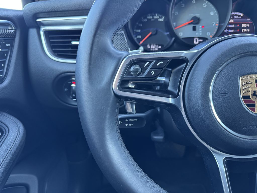 Photo 14 of this PORSCHE MACAN