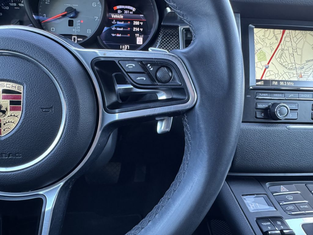 Photo 15 of this PORSCHE MACAN