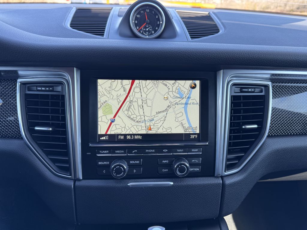 Photo 17 of this PORSCHE MACAN