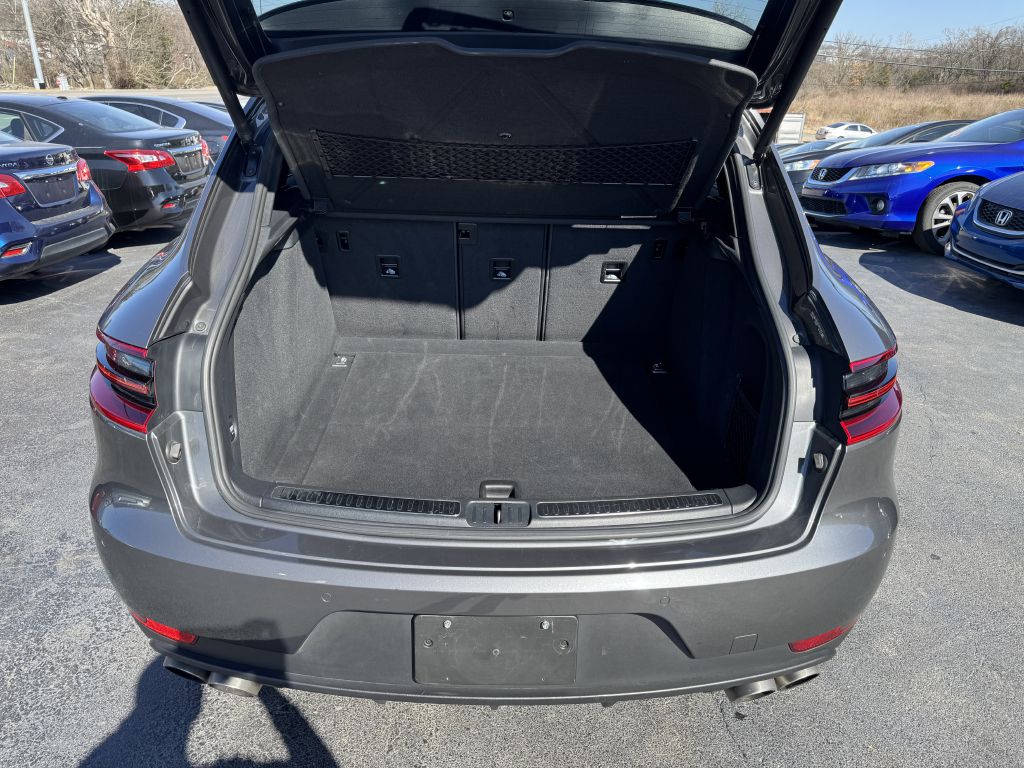 Photo 22 of this PORSCHE MACAN
