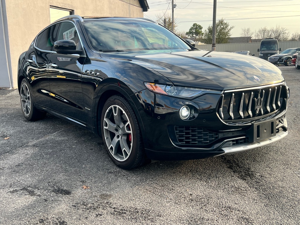 Photo 3 of this MASERATI LEVANTE