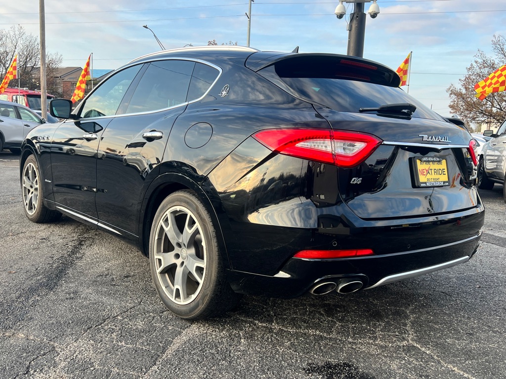 Photo 5 of this MASERATI LEVANTE
