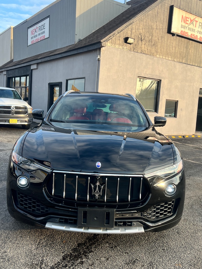 Photo 2 of this MASERATI LEVANTE