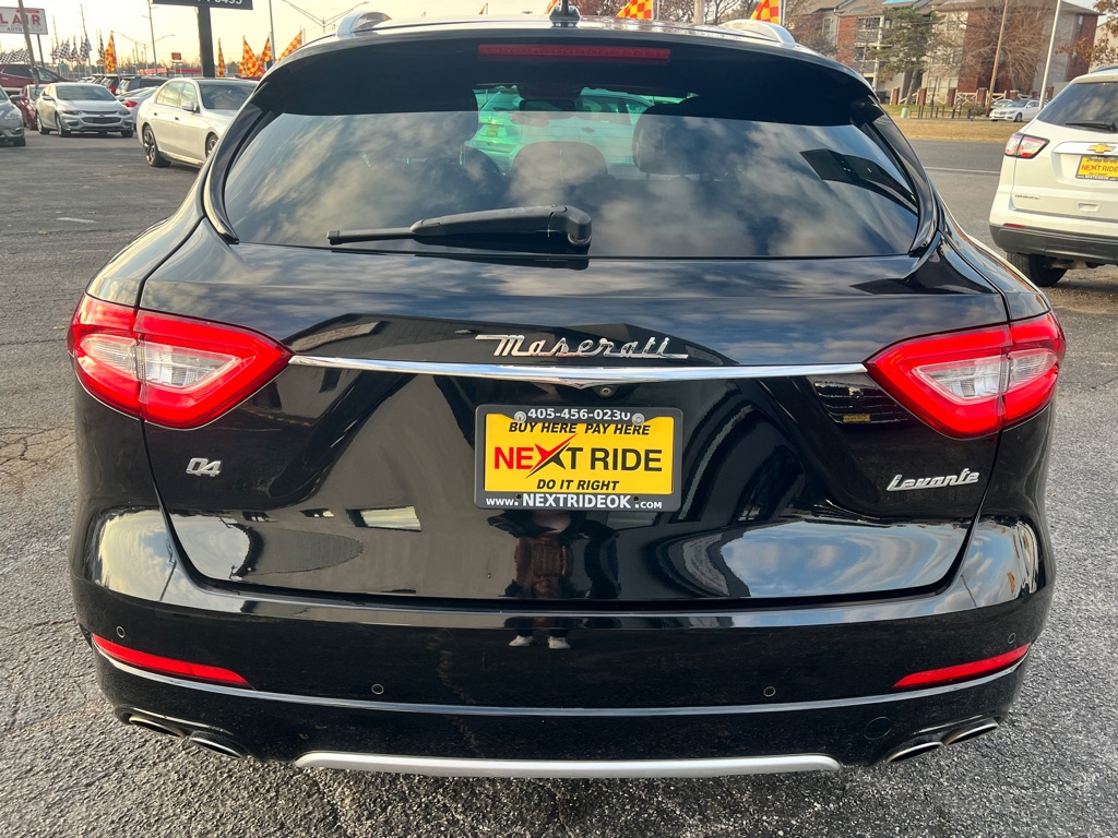 Photo 4 of this MASERATI LEVANTE