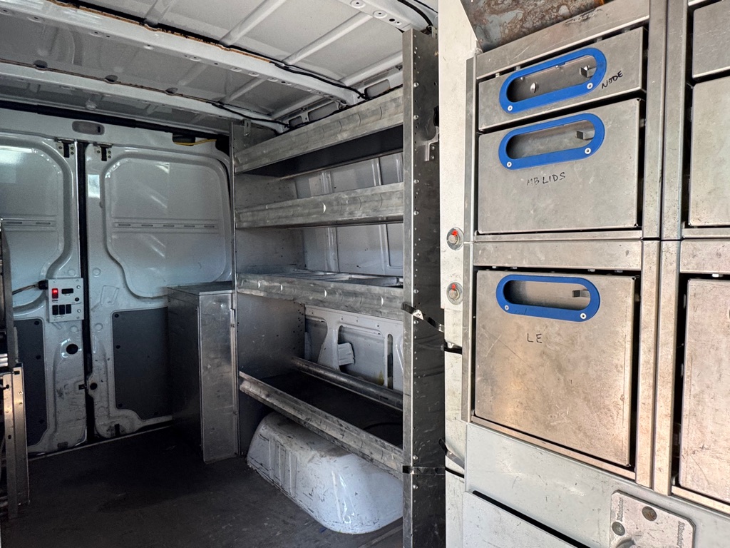Photo 18 of this MERCEDES-BENZ SPRINTER