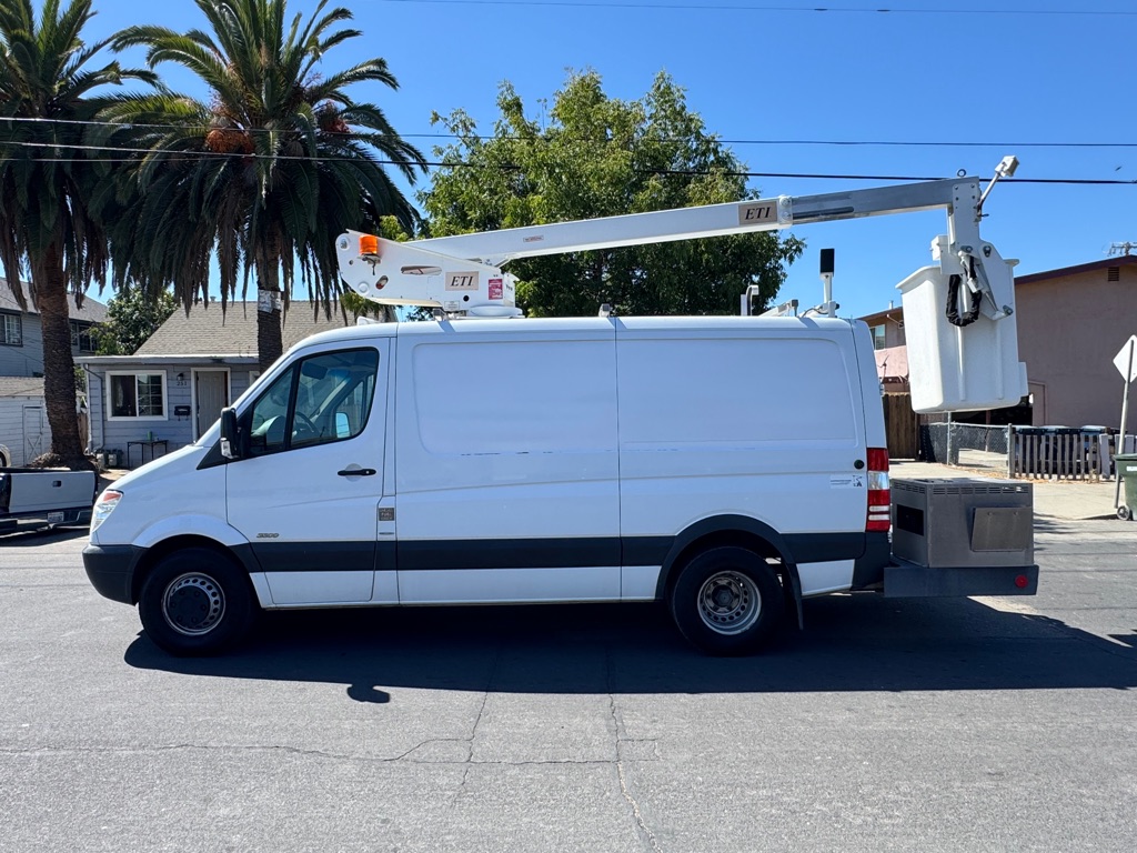 Photo 6 of this MERCEDES-BENZ SPRINTER