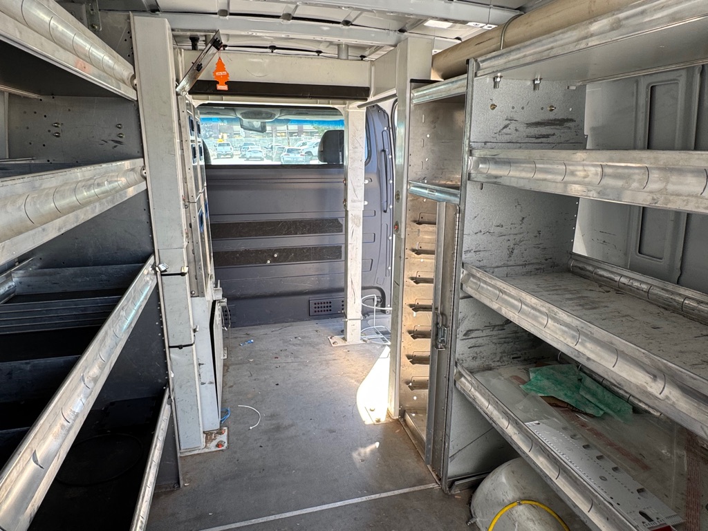 Photo 19 of this MERCEDES-BENZ SPRINTER