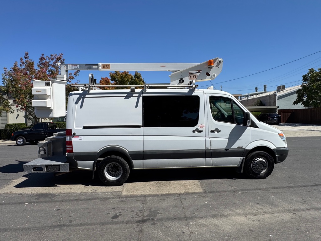 Photo 7 of this MERCEDES-BENZ SPRINTER