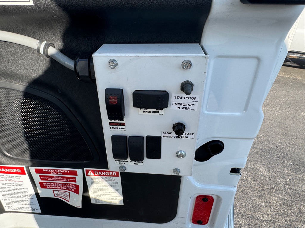 Photo 9 of this FORD TRANSIT