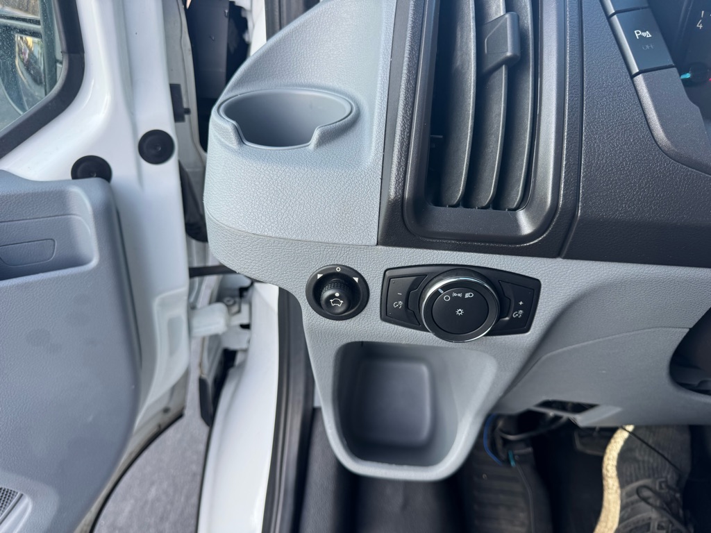 Photo 31 of this FORD TRANSIT