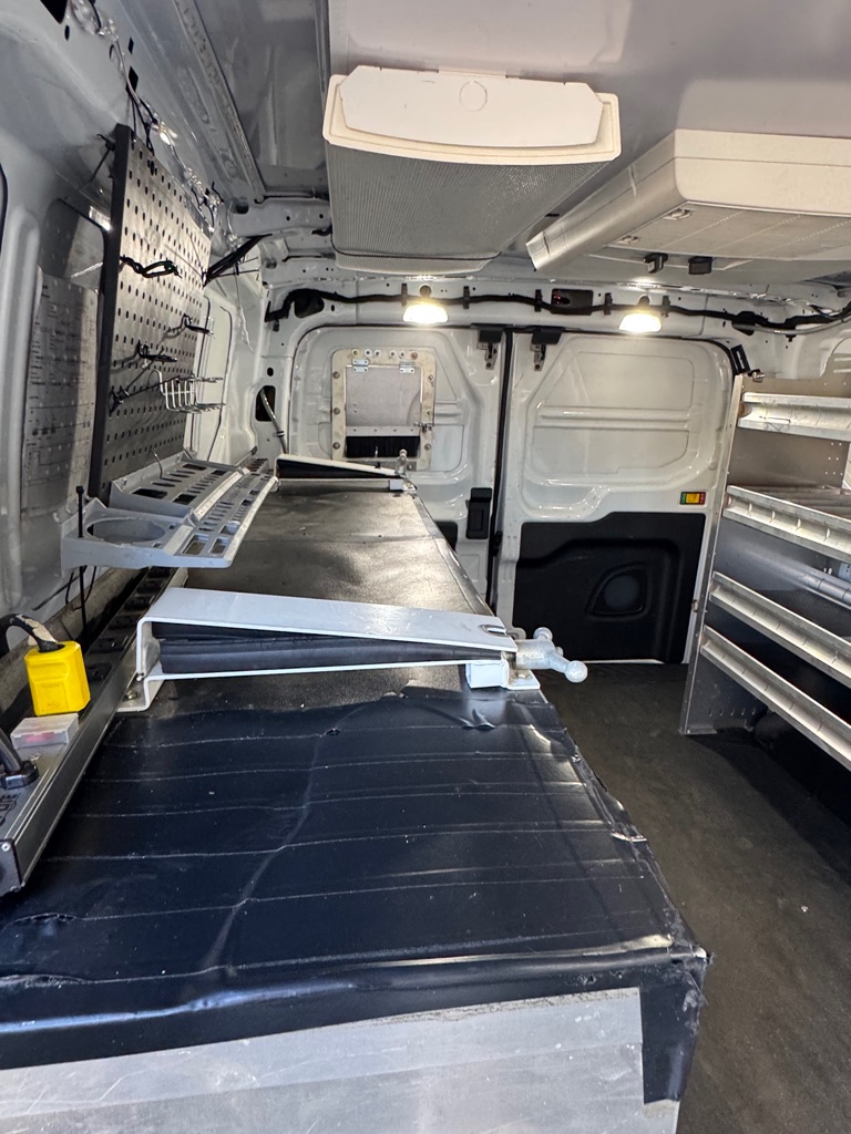 Photo 21 of this FORD TRANSIT