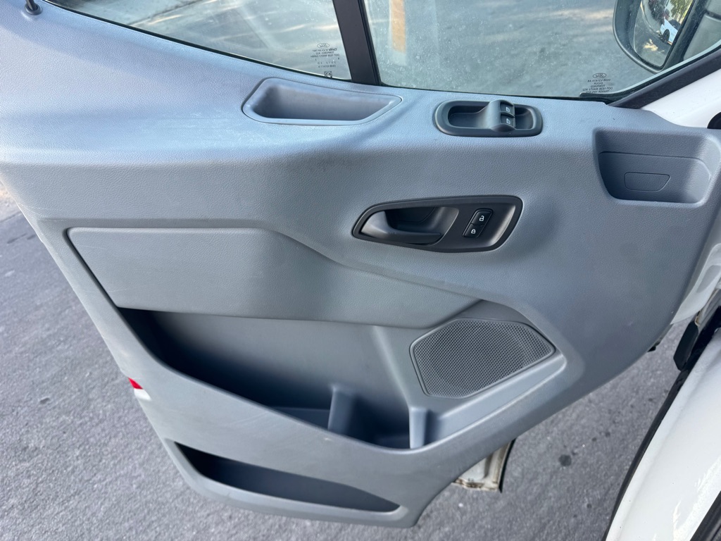 Photo 33 of this FORD TRANSIT