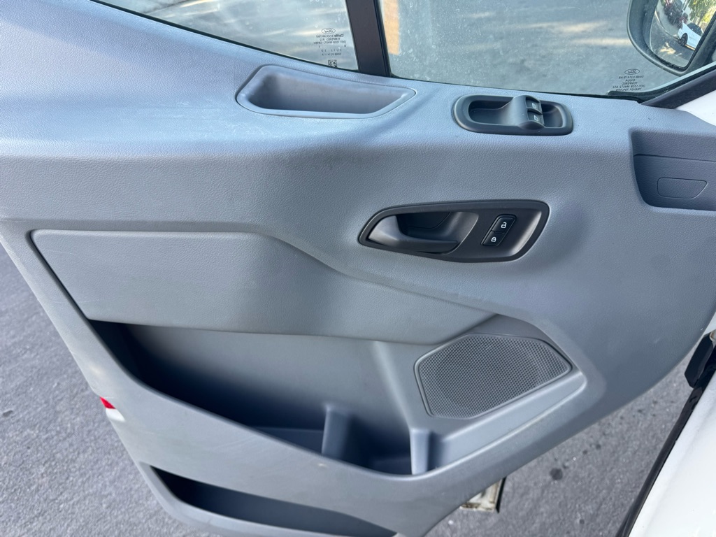 Photo 32 of this FORD TRANSIT