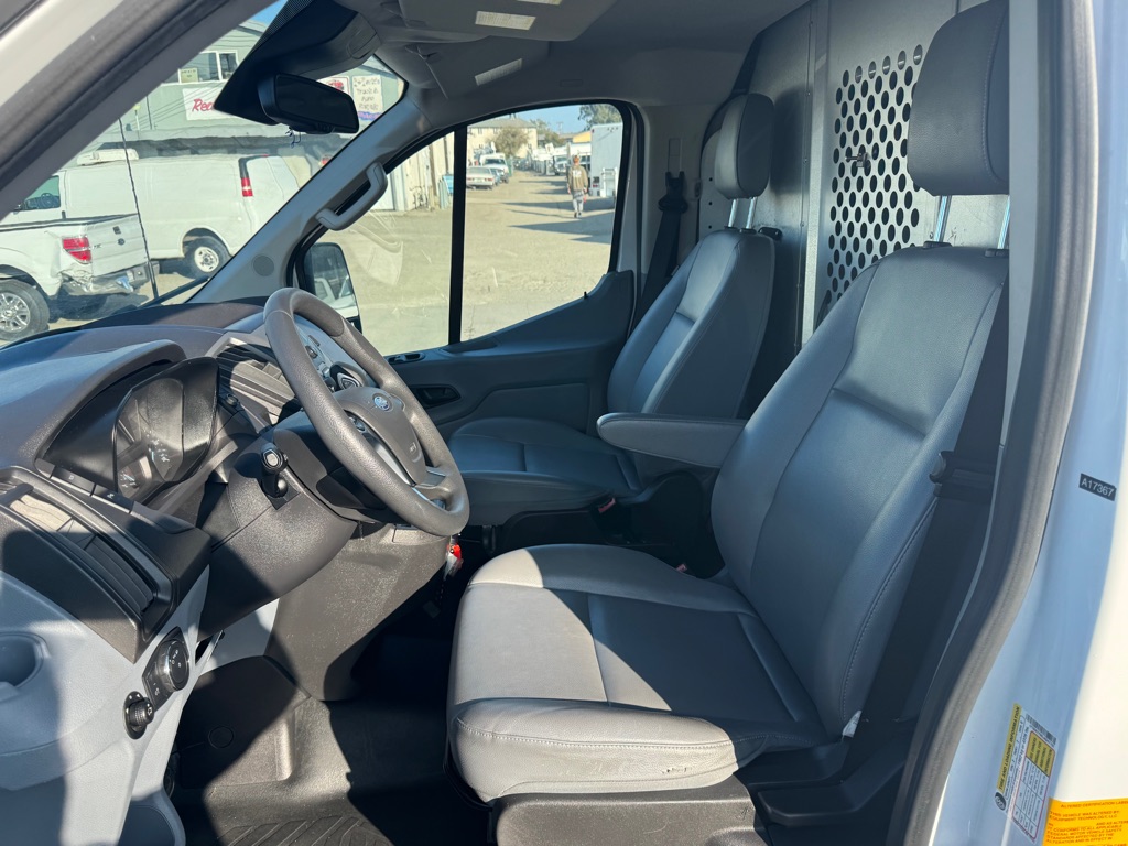 Photo 24 of this FORD TRANSIT