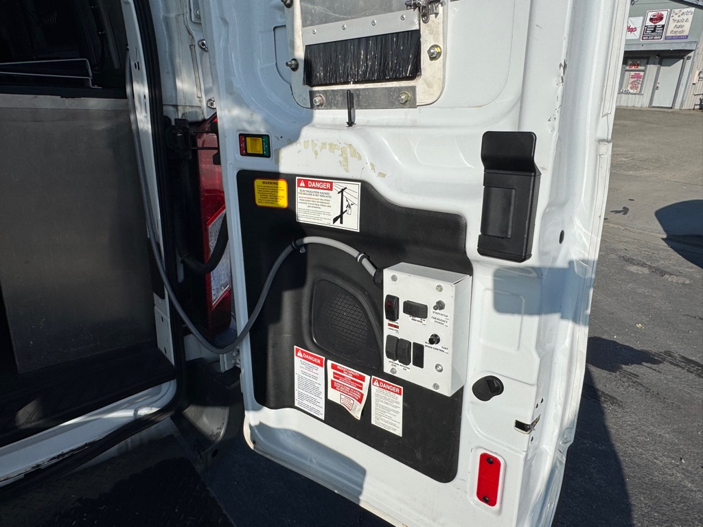 Photo 14 of this FORD TRANSIT