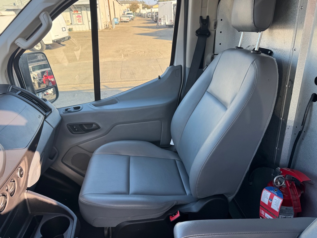 Photo 29 of this FORD TRANSIT