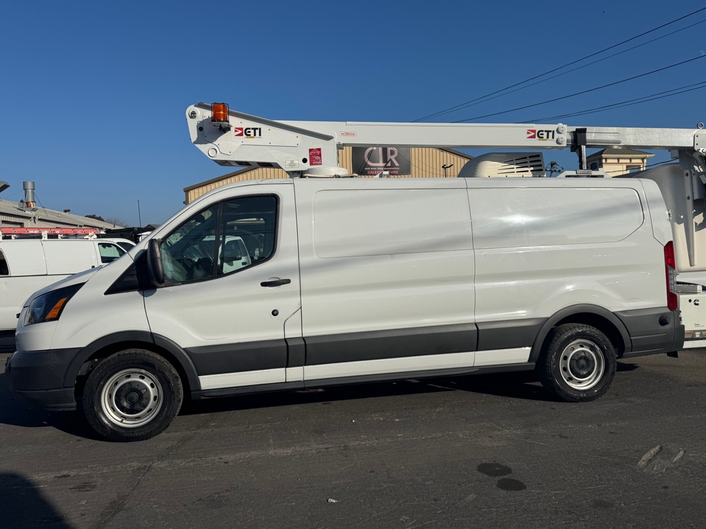 Photo 2 of this FORD TRANSIT