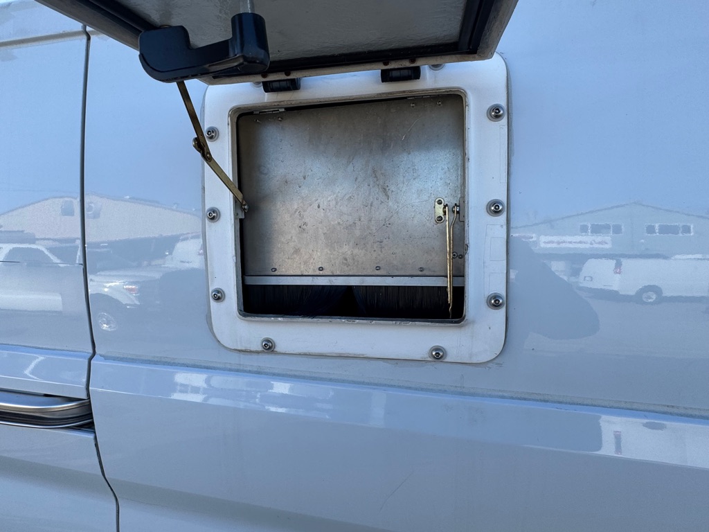 Photo 20 of this FORD TRANSIT
