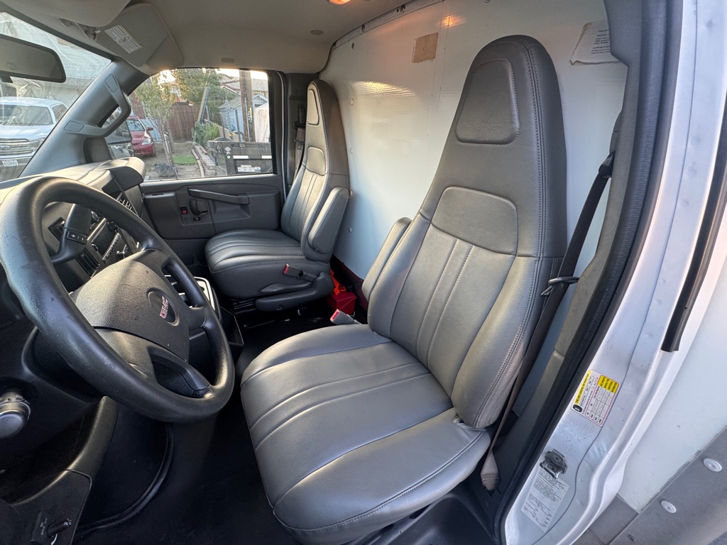 Photo 16 of this GMC SAVANA