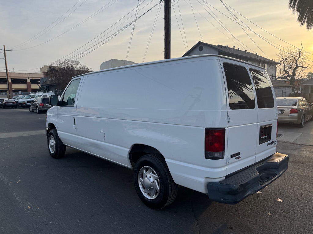 Photo 4 of this FORD ECONOLINE