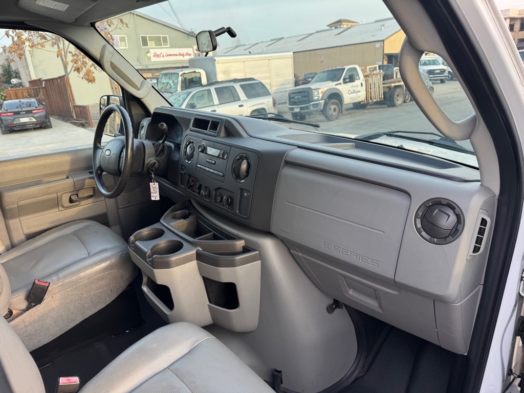 Photo 13 of this FORD ECONOLINE