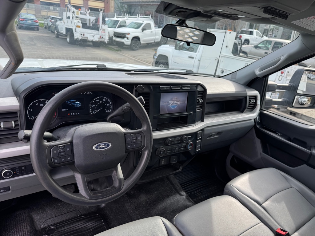 Photo 14 of this FORD F450