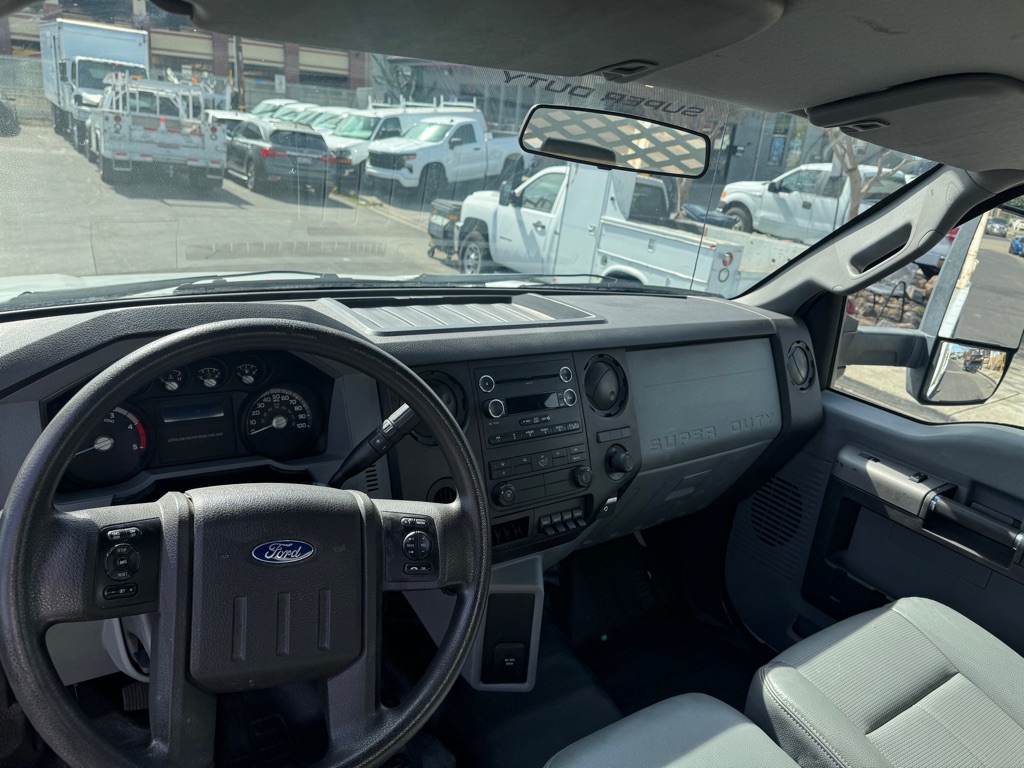 Photo 12 of this FORD F650