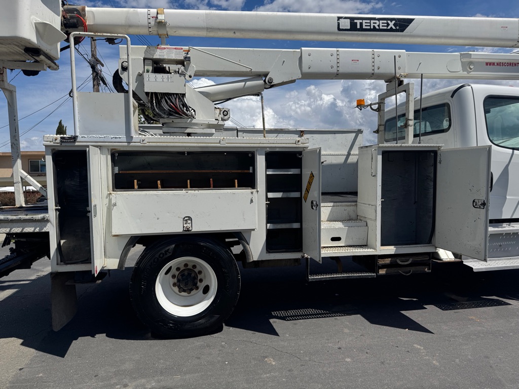 Photo 10 of this FREIGHTLINER M2-106