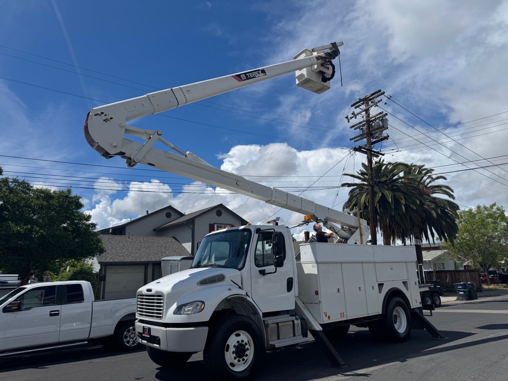 Photo 11 of this FREIGHTLINER M2-106