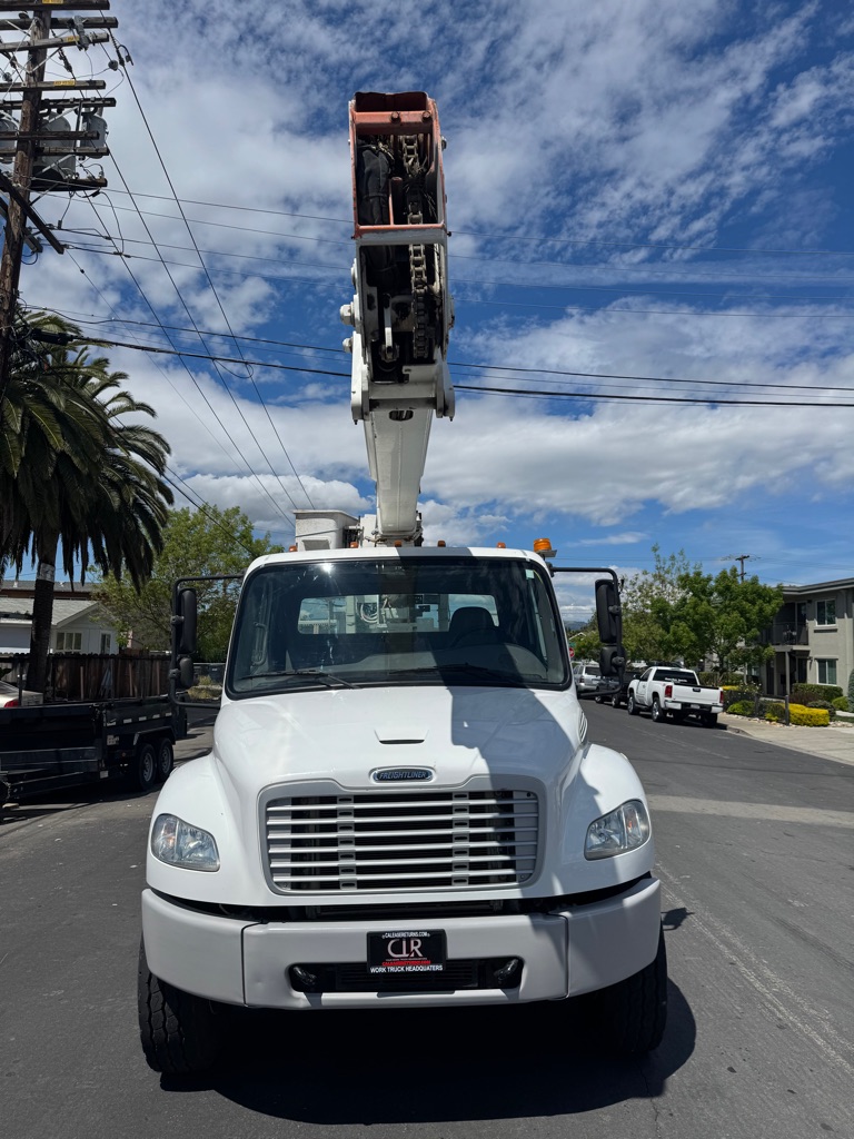 Photo 4 of this FREIGHTLINER M2-106