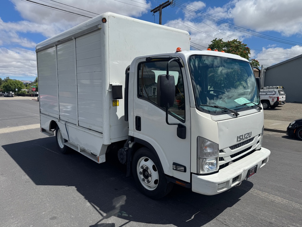 Photo 2 of this ISUZU NQR