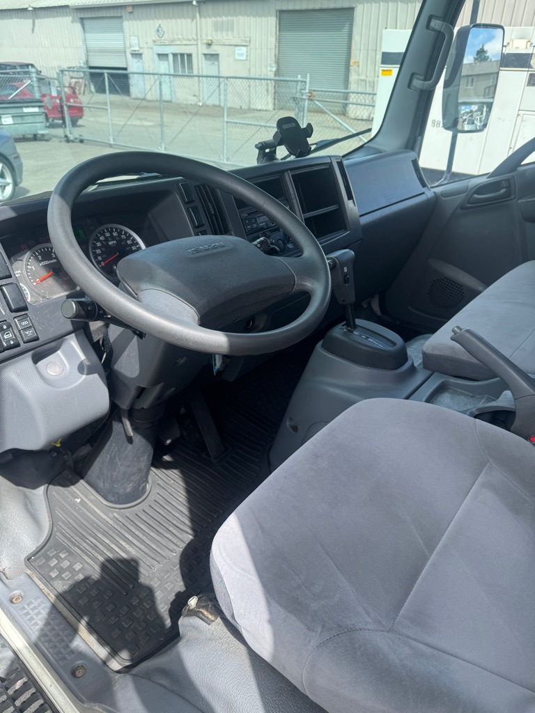 Photo 12 of this ISUZU NQR