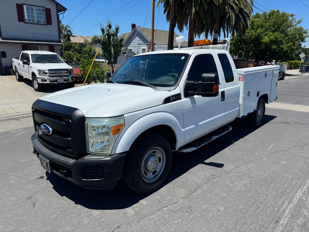 Photo 2 of this FORD F250