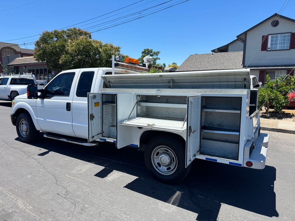 Photo 11 of this FORD F250