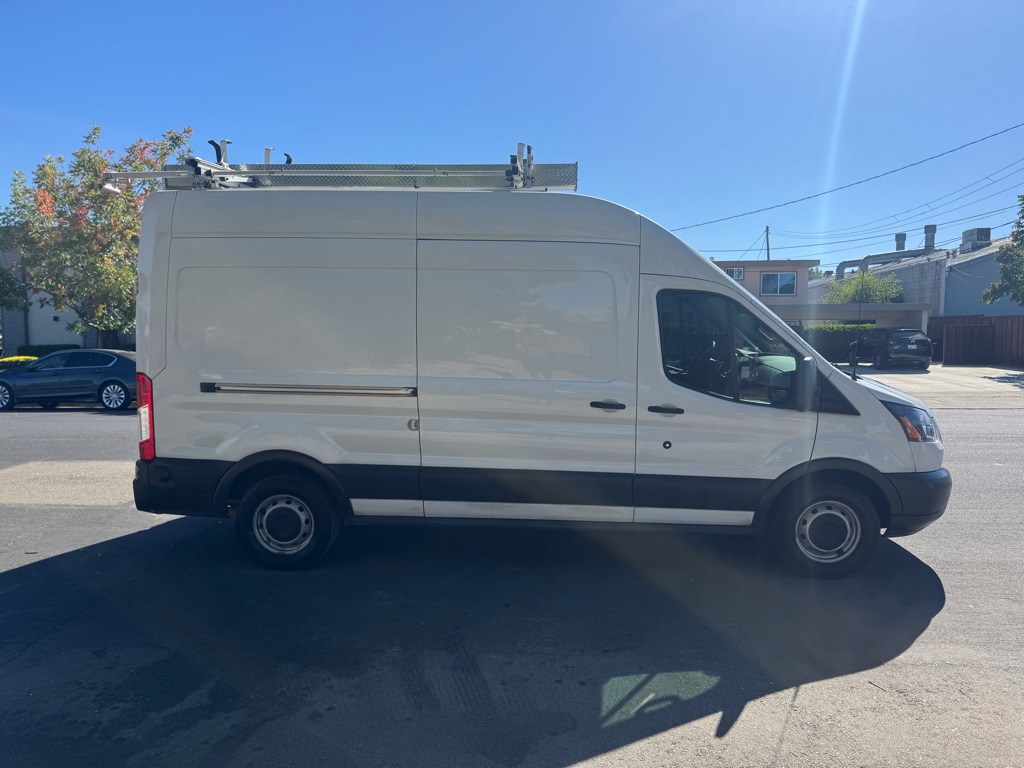 Photo 5 of this FORD TRANSIT