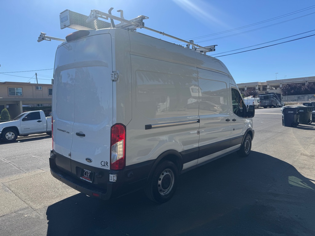 Photo 3 of this FORD TRANSIT