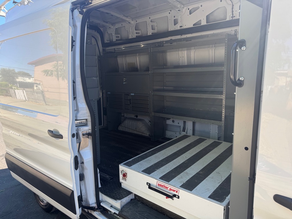 Photo 17 of this FORD TRANSIT
