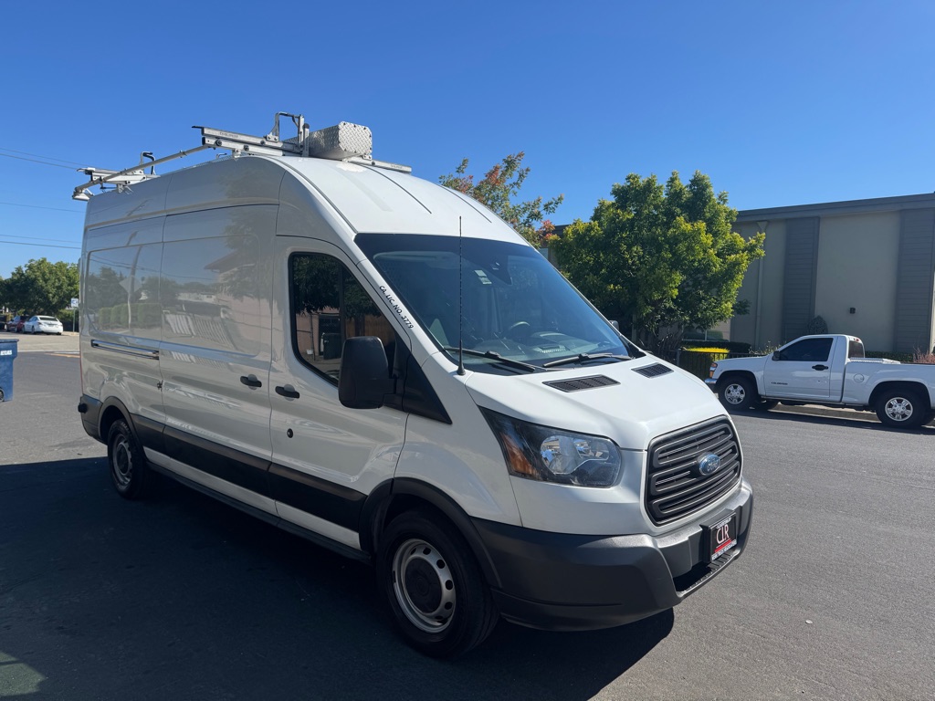 Photo 2 of this FORD TRANSIT
