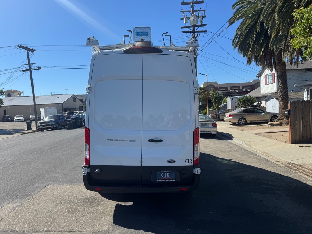 Photo 8 of this FORD TRANSIT