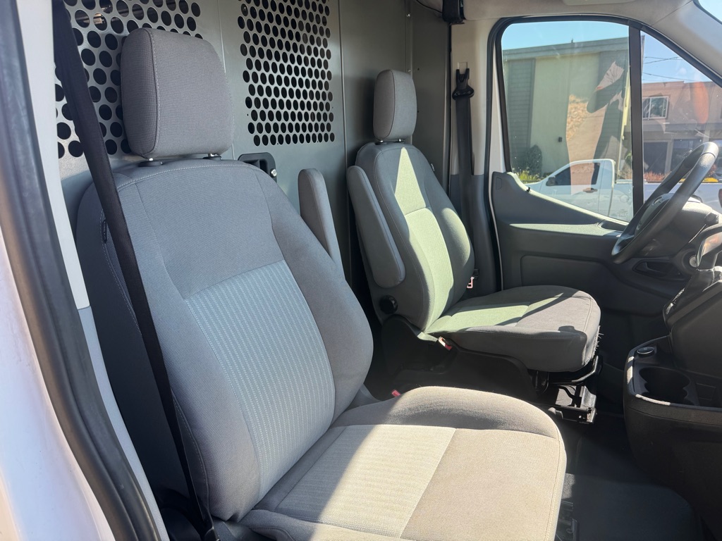 Photo 15 of this FORD TRANSIT