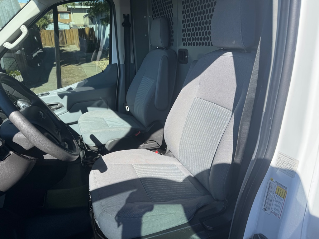 Photo 11 of this FORD TRANSIT